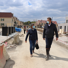 Visite de chantier : Eric Vialatel, Président des Maisons de Marianne, et Sylvie Couchot, Maire de Vauréal