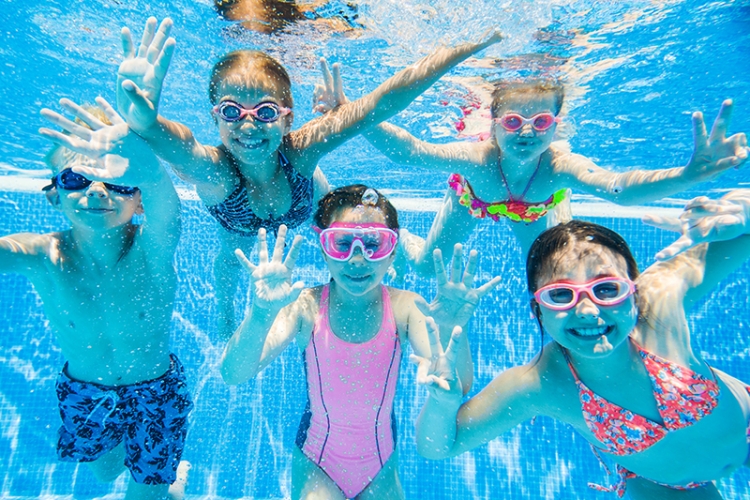 Piscines : activités vacances
