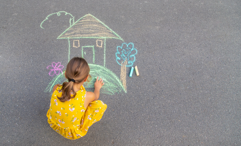 Enfant dessin maison