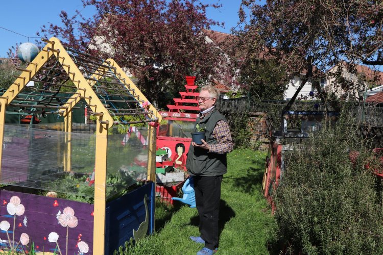 M Lebrun et ses jardinières 